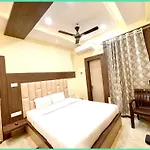 Hotel Nandini Palace ! Varanasi ! ! Fully-Air-Conditioned-Hotel Family-Friendly-Hotel, Near-Kashi-Vishwanath-Temple And Ganga Ghat