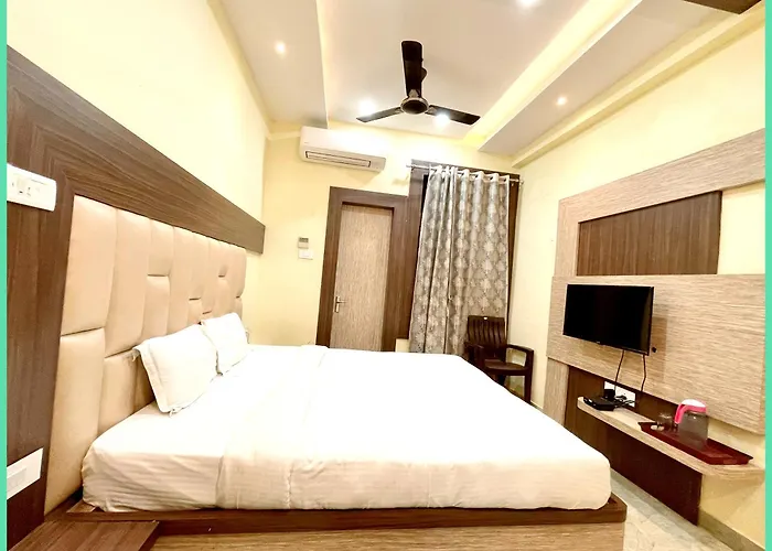 Hotel Nandini Palace ! Varanasi ! ! Fully-Air-Conditioned-Hotel Family-Friendly-Hotel, Near-Kashi-Vishwanath-Temple And Ganga Ghat