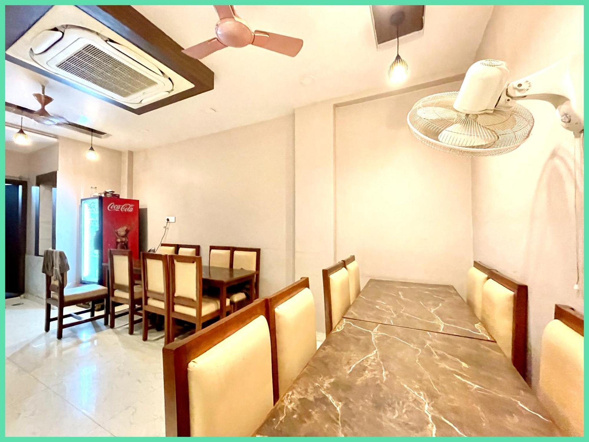 Hotel Nandini Palace ! ! ! Fully-air-conditioned-hotel Family-friendly-hotel, Near-kashi-vishwanath-temple And Ganga Ghat Varanasi