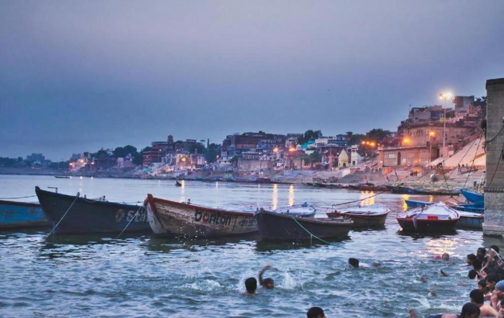 Hotel Nandini Palace ! ! ! Fully-air-conditioned-hotel Family-friendly-hotel, Near-kashi-vishwanath-temple And Ganga Ghat